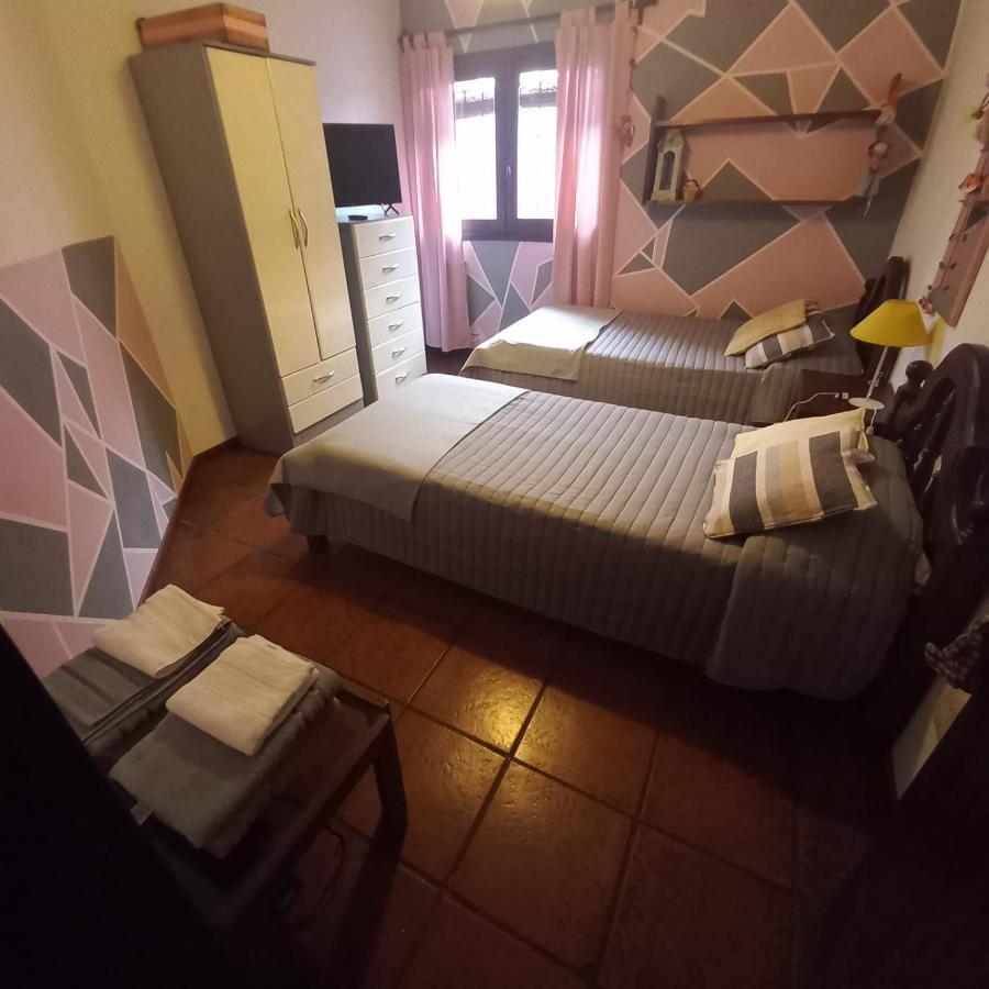 Casa Confortable - Parque Central - Estacionamiento, Patio, 3 Banos, 5 Habitaciones - La Cieneguita Zewnętrze zdjęcie