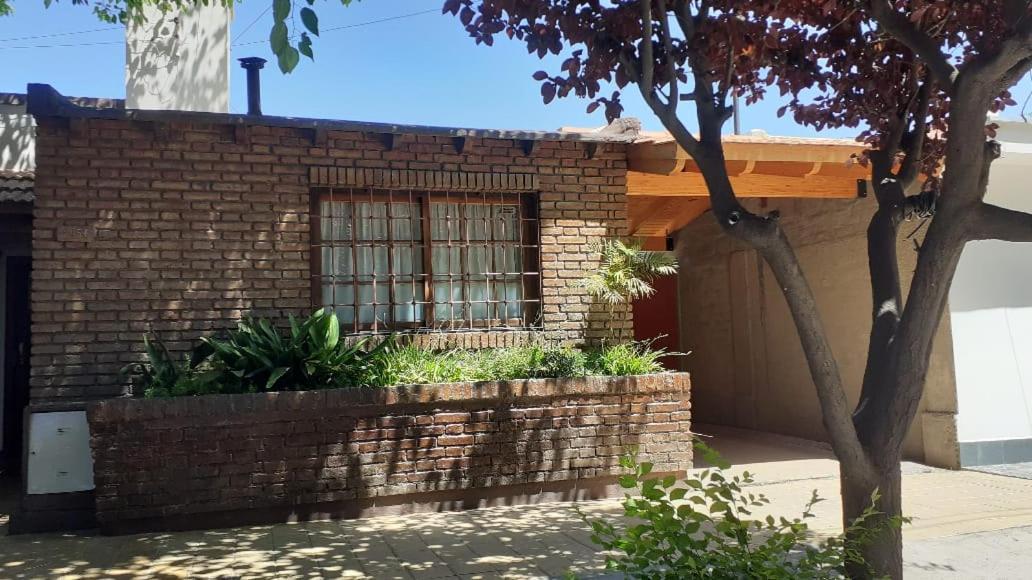 Casa Confortable - Parque Central - Estacionamiento, Patio, 3 Banos, 5 Habitaciones - La Cieneguita Zewnętrze zdjęcie