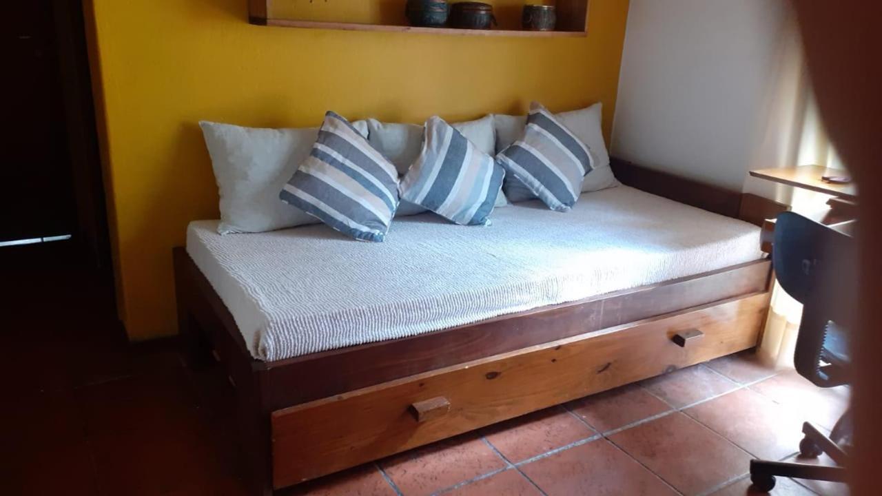 Casa Confortable - Parque Central - Estacionamiento, Patio, 3 Banos, 5 Habitaciones - La Cieneguita Zewnętrze zdjęcie