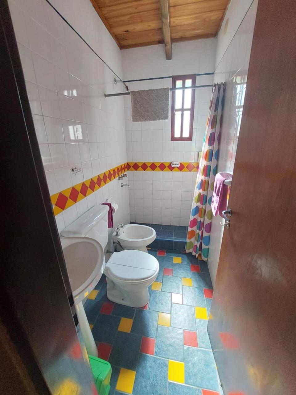 Casa Confortable - Parque Central - Estacionamiento, Patio, 3 Banos, 5 Habitaciones - La Cieneguita Zewnętrze zdjęcie